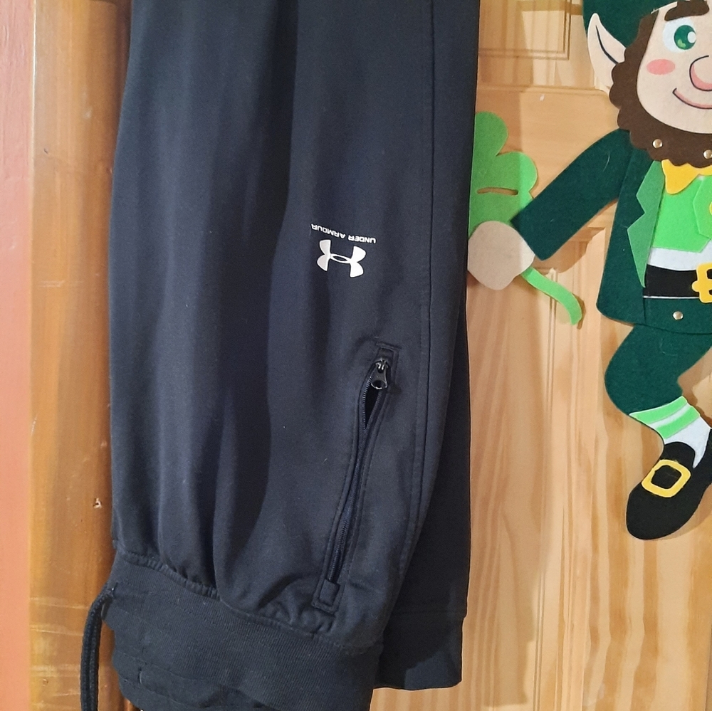 Cute under Armour jogger pants